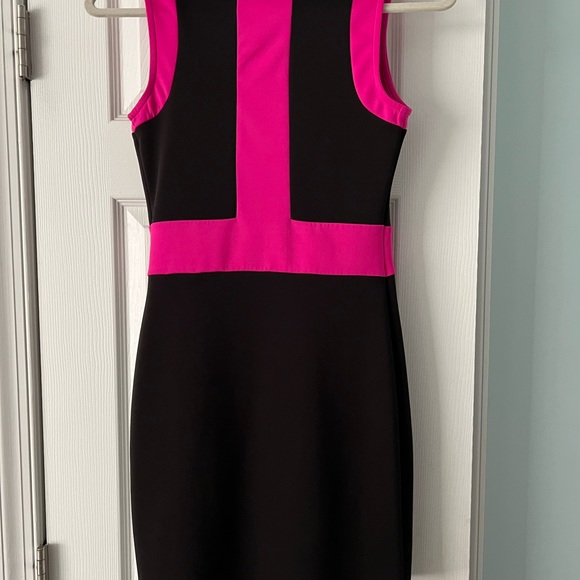 Candie’s S form fitting black/pink dress. Very flattering to the figure. - Picture 4 of 4